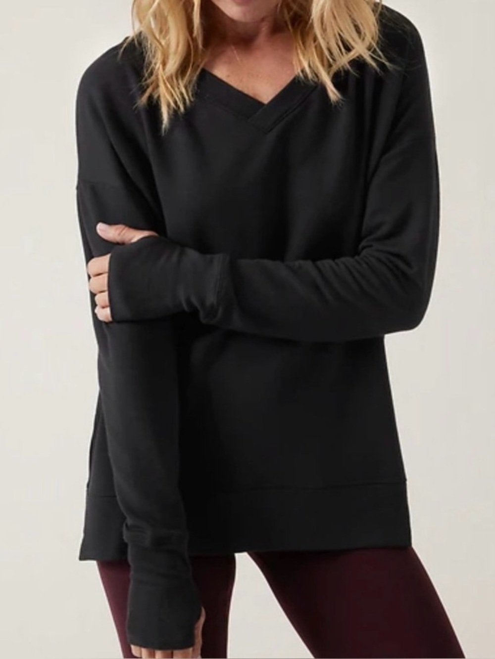 Athleta Costal Lux Vneck pullover in Blavk Medium